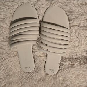 Time & Tru white slip on sandals sz 9